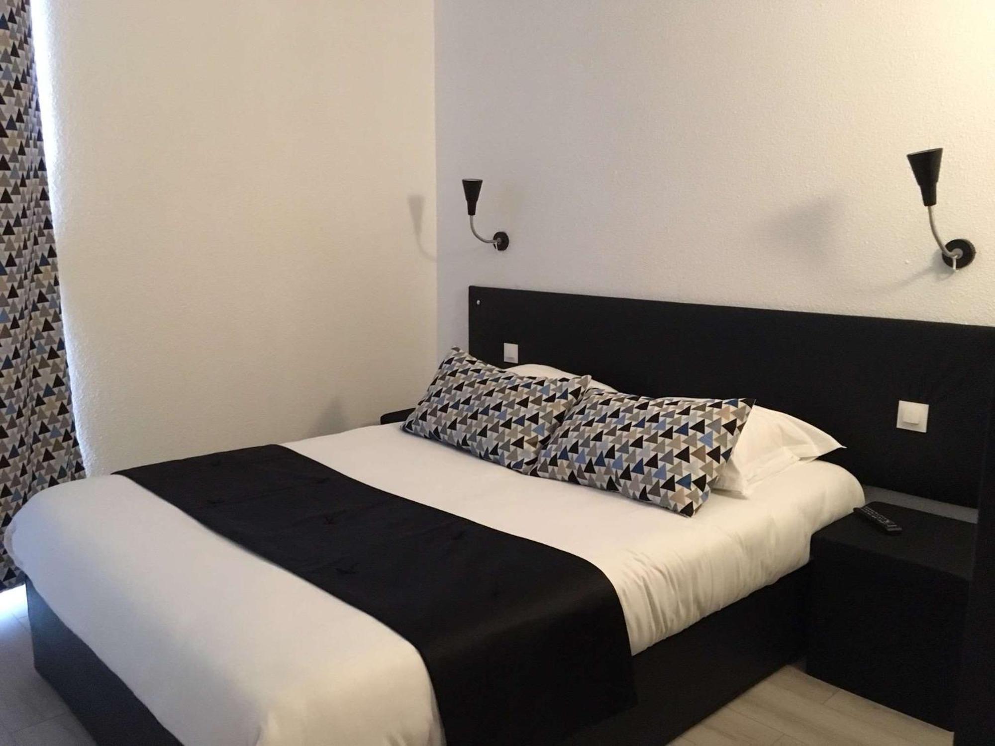 Brit Hotel Salon De Provence Esterno foto